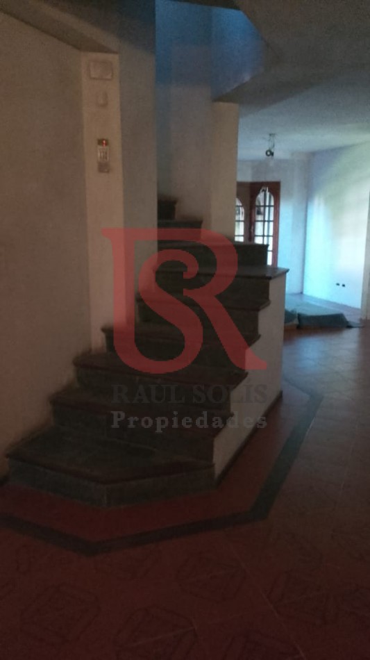 LP - Venta hermosa casa estilo tradicional de 5 ambientes en Barrio Parque, Bernal