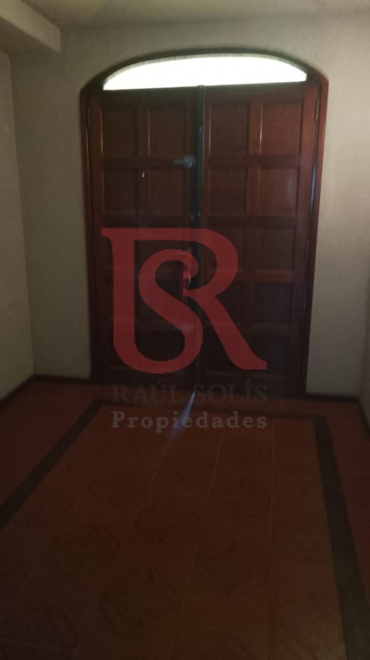 LP - Venta hermosa casa estilo tradicional de 5 ambientes en Barrio Parque, Bernal