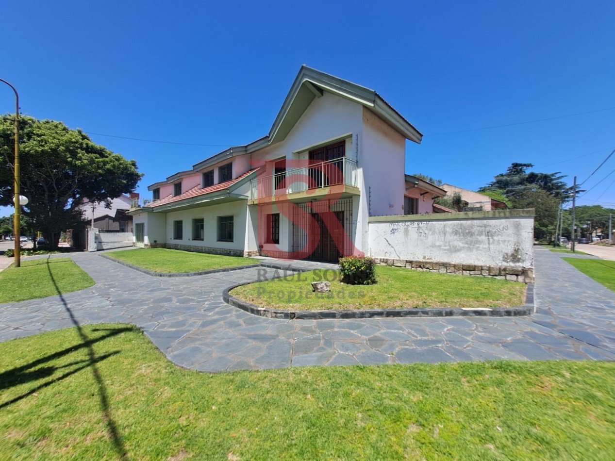 GZ- Imponente Casa en Esquina 