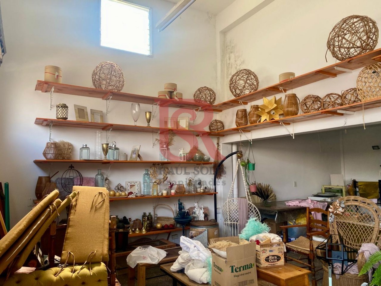 AM. Casa 3 ambientes con Local