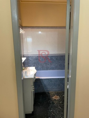Casa con depósito en venta