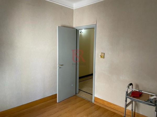 Casa con depósito en venta