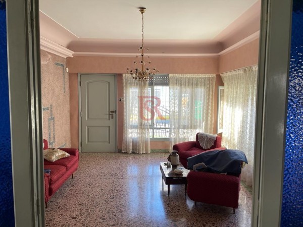 Casa con depósito en venta