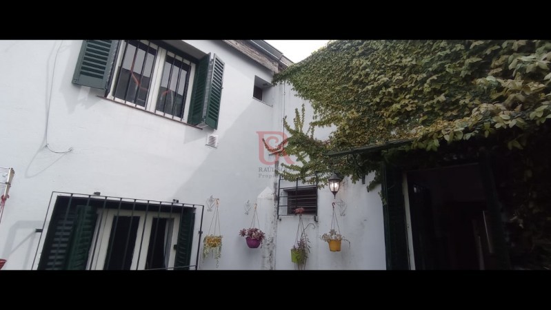 VENTA DE CASA 4 AMBIENTES CON GARAGE EN QUILMES