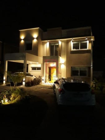 B° LOS TRONCOS CASA 4 DORMITORIOS