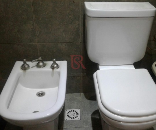VENTA DE CASA 3 AMB CON GARAGE EN BERNAL OESTE