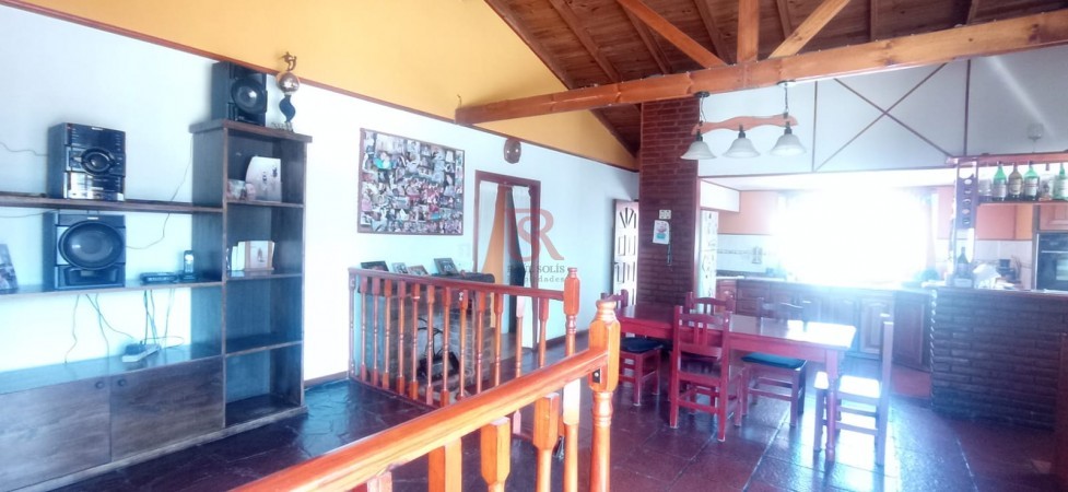 VENTA DE CASA 3 AMB CON GARAGE EN BERNAL OESTE