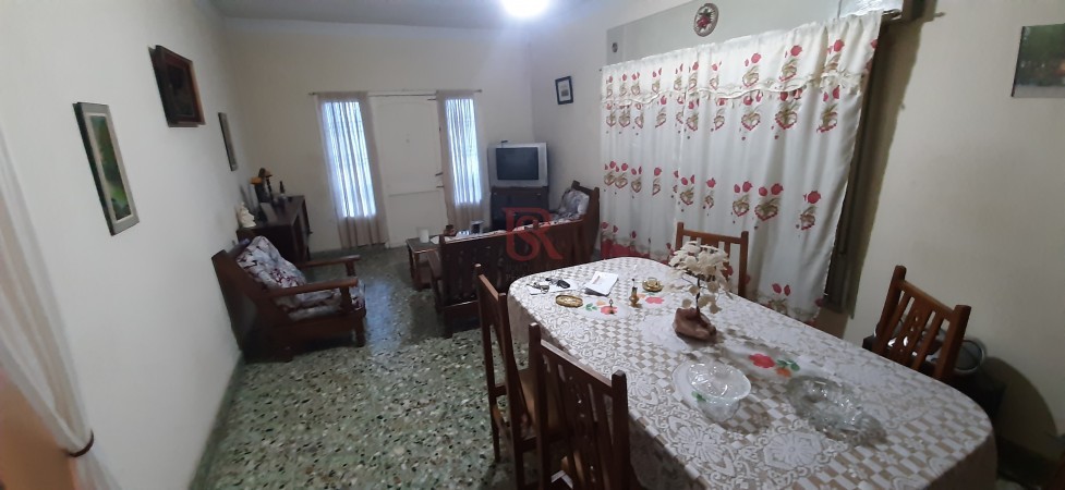 Lote en venta con tres edificaciones en Quilmes Oeste