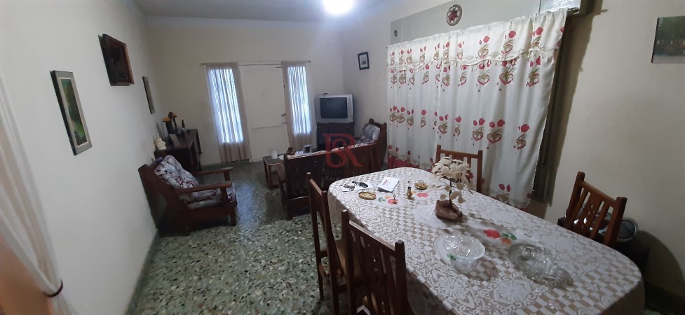 Lote en venta con tres edificaciones en Quilmes Oeste