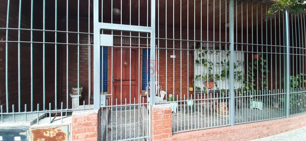Lote en venta con tres edificaciones en Quilmes Oeste