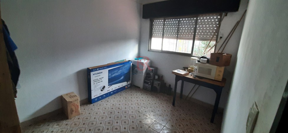 Lote en venta con tres edificaciones en Quilmes Oeste