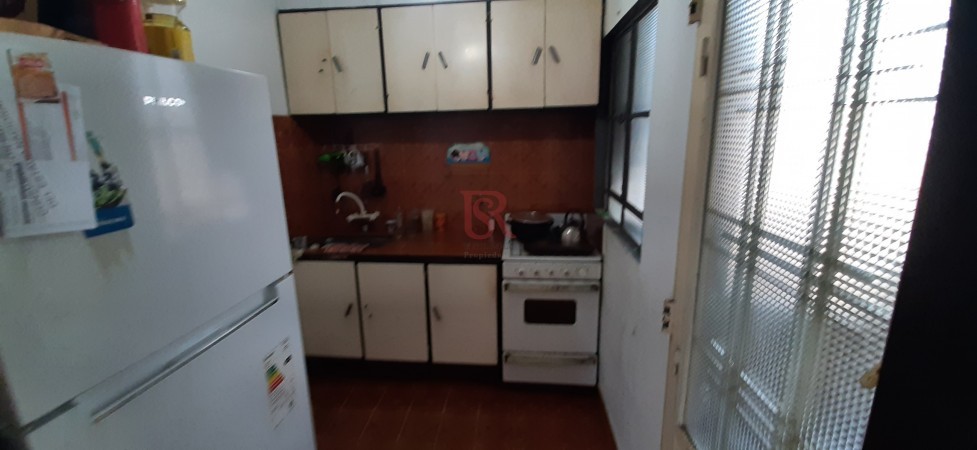 Lote en venta con tres edificaciones en Quilmes Oeste