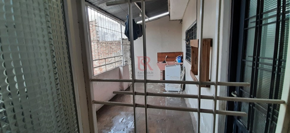 Lote en venta con tres edificaciones en Quilmes Oeste