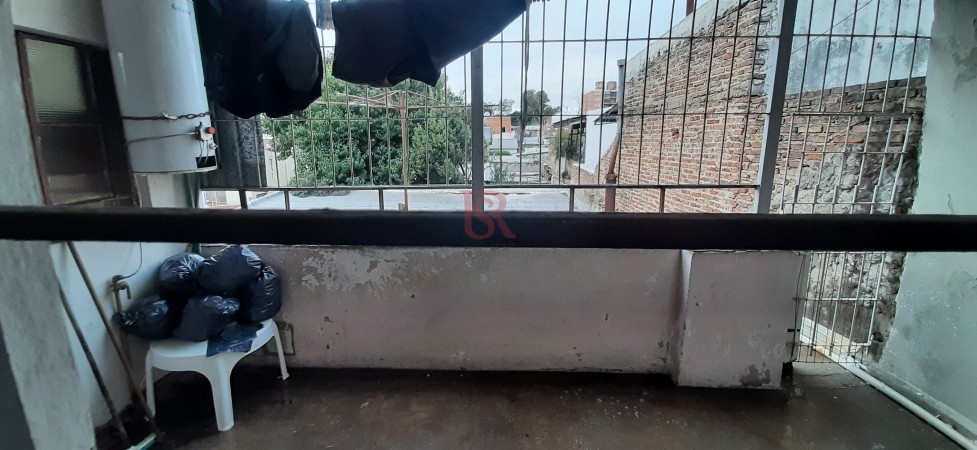 Lote en venta con tres edificaciones en Quilmes Oeste