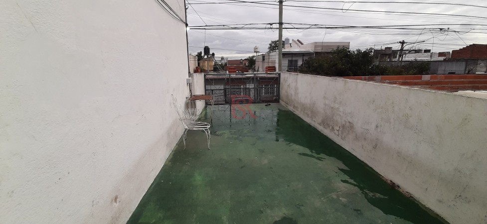 Lote en venta con tres edificaciones en Quilmes Oeste