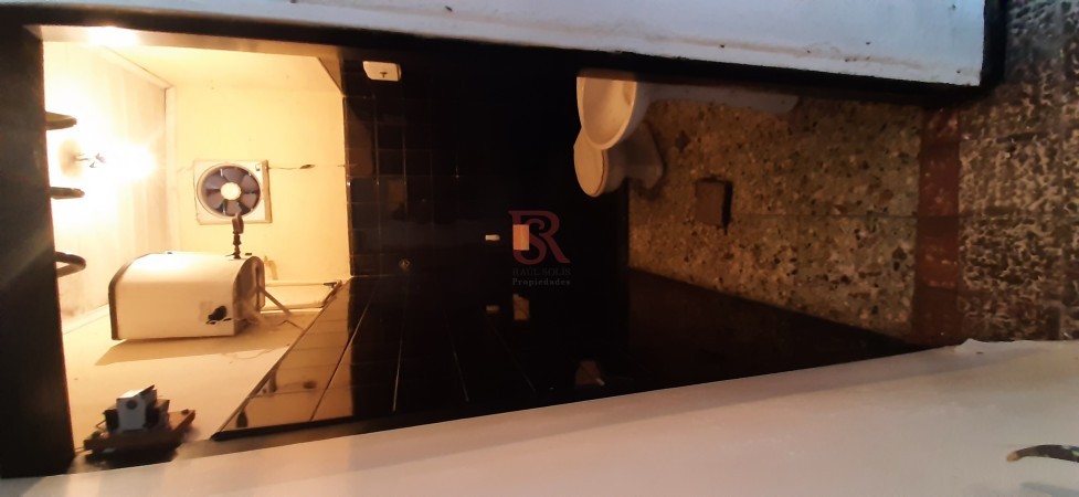 Lote en venta con tres edificaciones en Quilmes Oeste