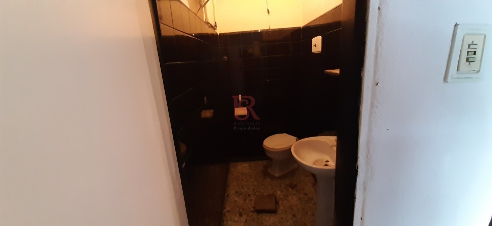 Lote en venta con tres edificaciones en Quilmes Oeste