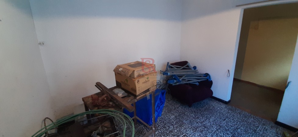 Lote en venta con tres edificaciones en Quilmes Oeste