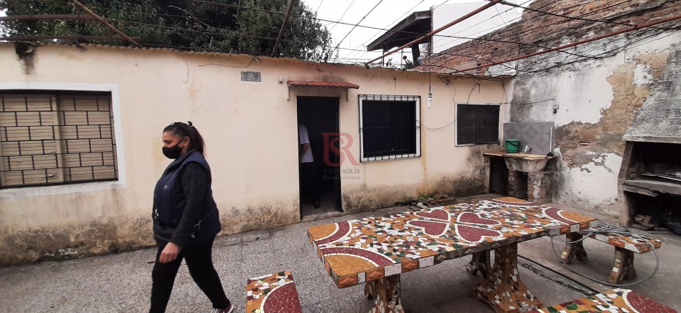 Lote en venta con tres edificaciones en Quilmes Oeste