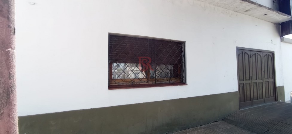 VENTA DE CASA 6 AMB COCHERA Y NEGOCIO