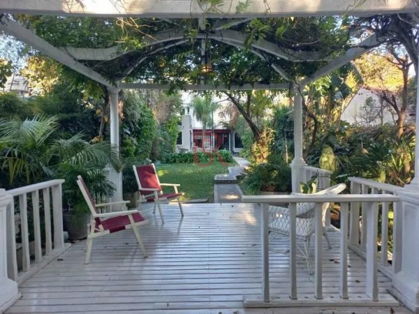 Distinguida casa en venta en Adrogue