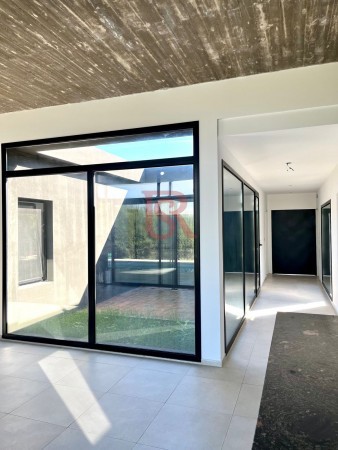 casa en venta 4 ambientes, industrial moderna, La Reserva de Hudson