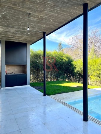 casa en venta 4 ambientes, industrial moderna, La Reserva de Hudson
