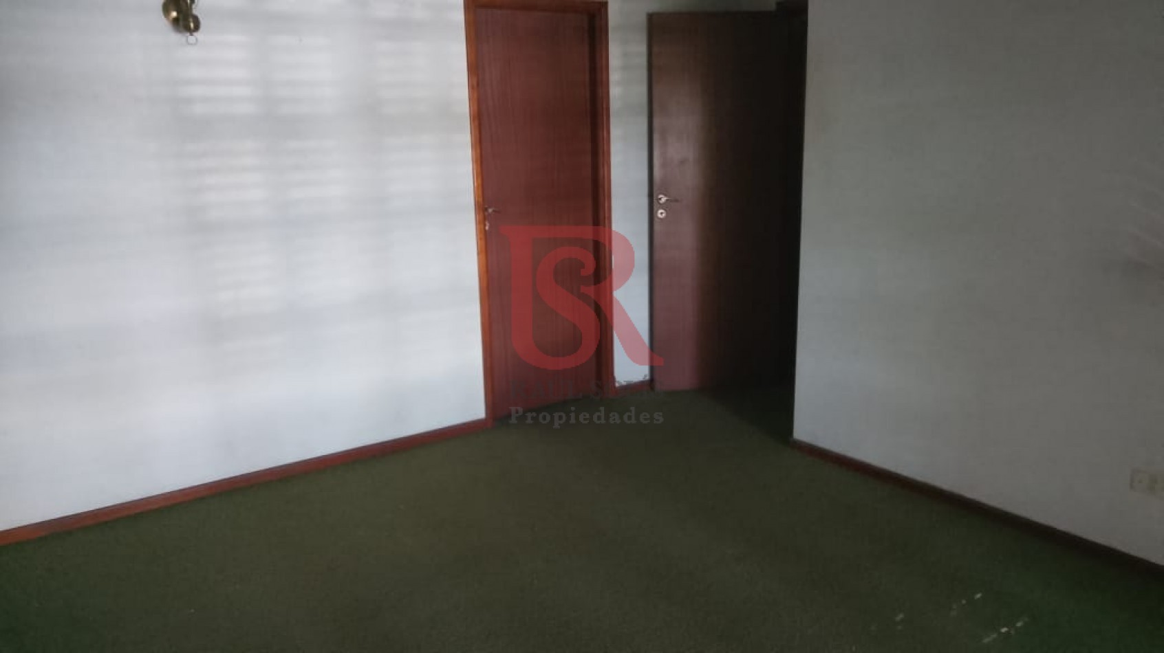 LP - Venta hermosa casa estilo tradicional de 5 ambientes en Barrio Parque, Bernal