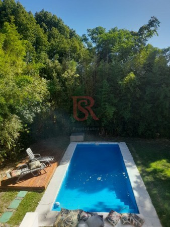 CASA en Venta en Abril Club De Campo