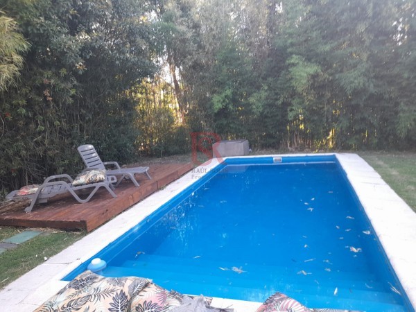CASA en Venta en Abril Club De Campo