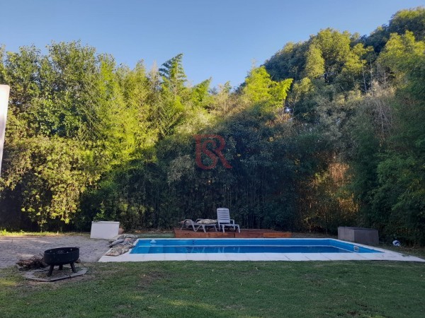 CASA en Venta en Abril Club De Campo