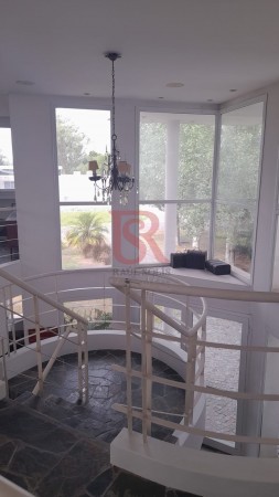 CASA en Venta en Abril Club De Campo