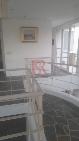 CASA en Venta en Abril Club De Campo