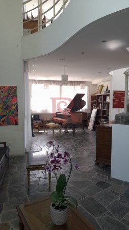 CASA en Venta en Abril Club De Campo
