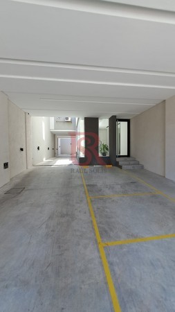 Venta departamento moderno 2 ambientes con cochera cubierta