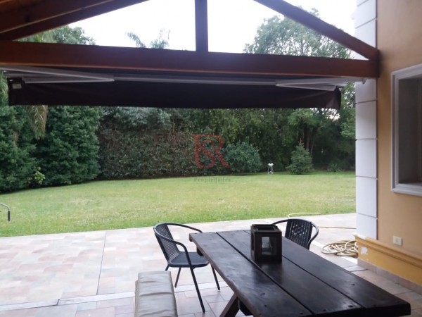Impecable Casa en Venta en Barrio Club Alemán