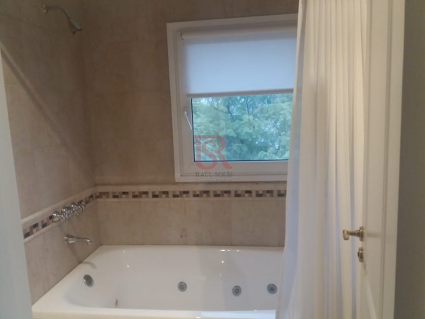 Impecable Casa en Venta en Barrio Club Alemán