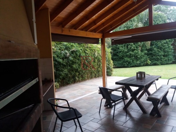 Impecable Casa en Venta en Barrio Club Alemán
