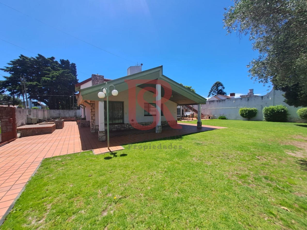 GZ- Imponente Casa en Esquina 