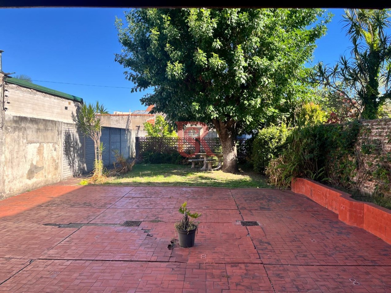 GV-Casa 4 ambientes con gran terreno, en muy buena ubicacion