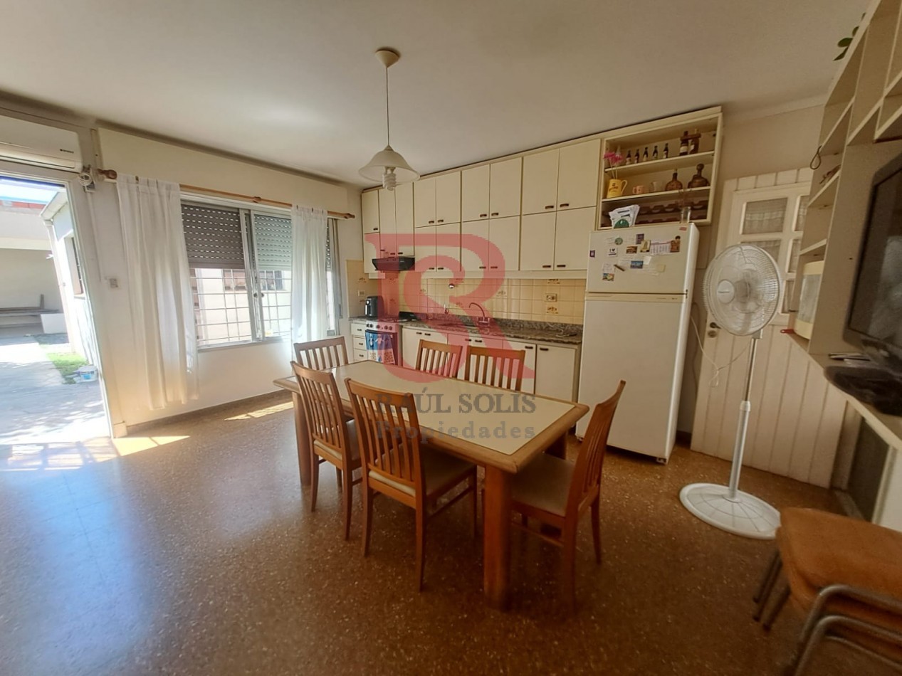 GZ - Casa tres ambientes Excelente  Estado  cochera 