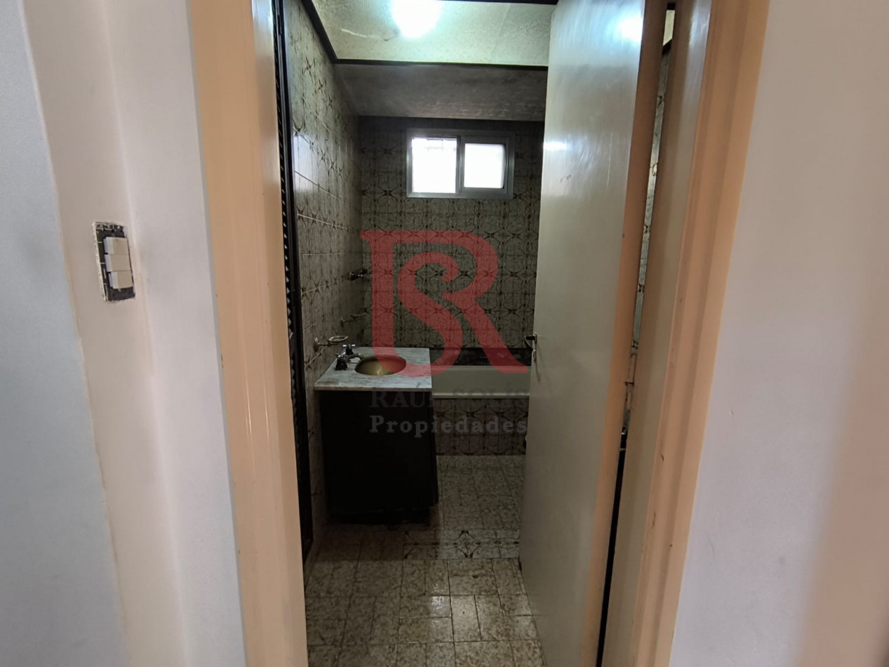 LP - venta hermosa casa con patio y parrilla a metros de la estacion de Don Bosco