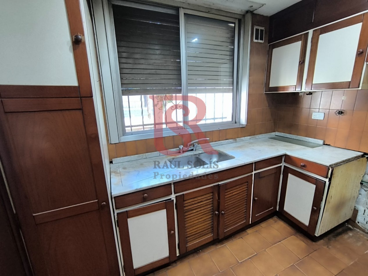 LP - venta hermosa casa con patio y parrilla a metros de la estacion de Don Bosco