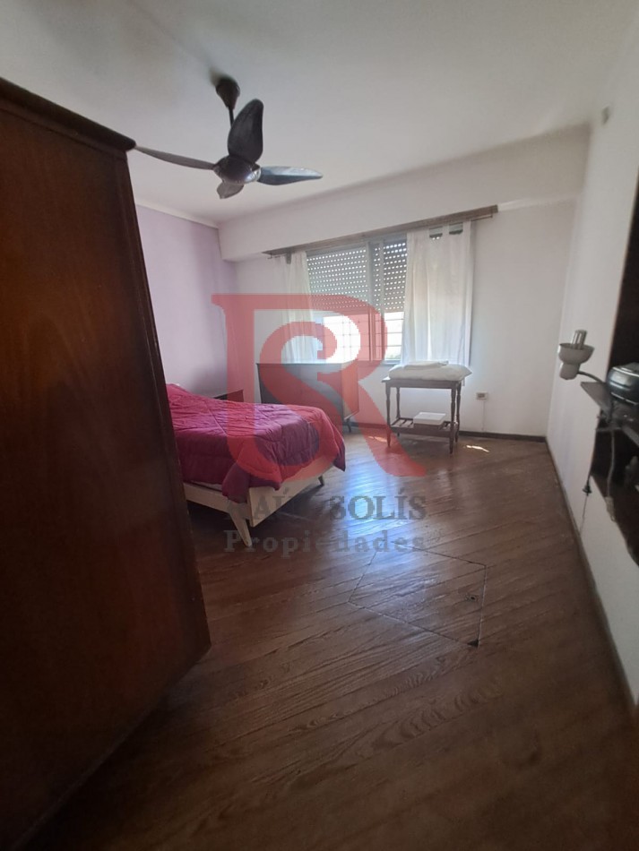 GZ - Casa tres ambientes Excelente  Estado  cochera 