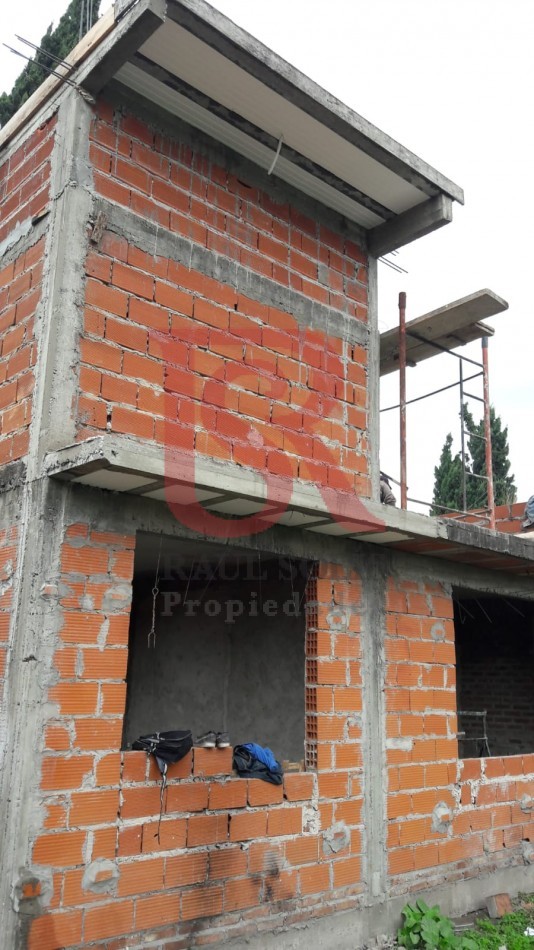 RB - Lote con vivienda de hormigon en construccion de dos plantas a terminar cerca del Cruce Varela