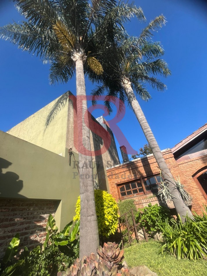 GZ - Gran casa de Categoria desarrollada sobre lote de 13 por 53 (Impecable)