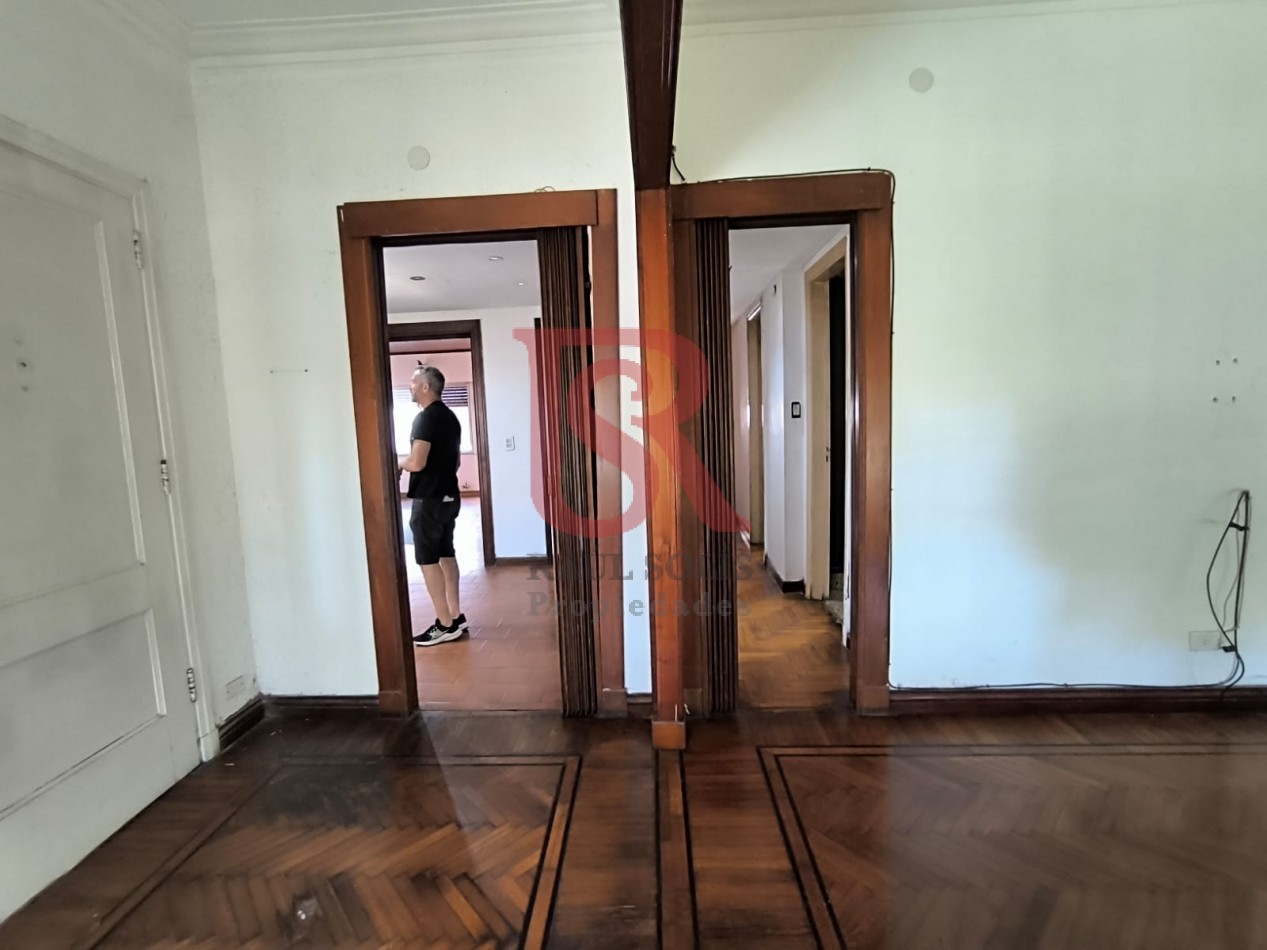 LP - venta hermosa casa con patio y parrilla a metros de la estacion de Don Bosco