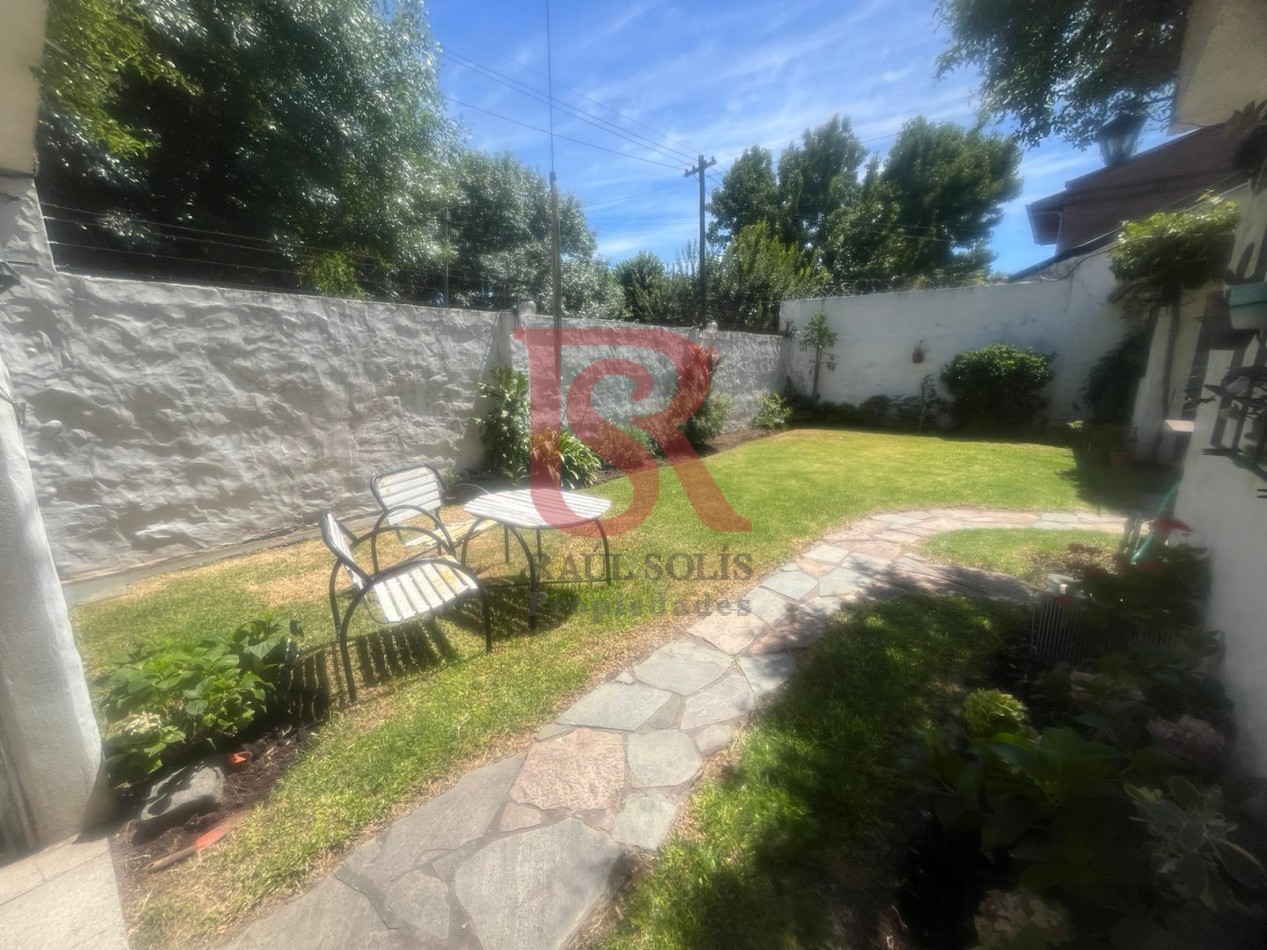 GZ- casa desarrollada en esquina super luminosa en Excelente Estado