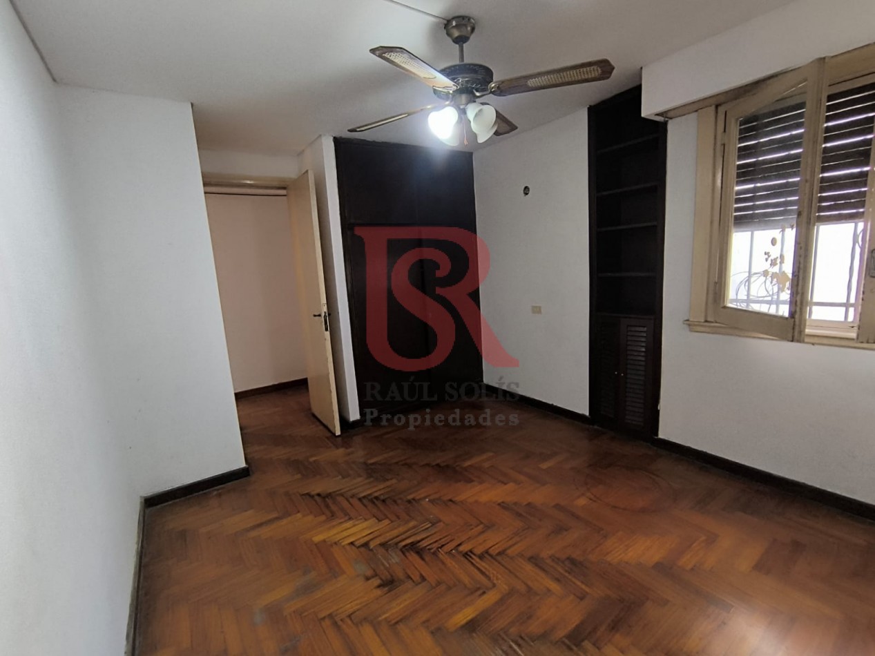LP - venta hermosa casa con patio y parrilla a metros de la estacion de Don Bosco