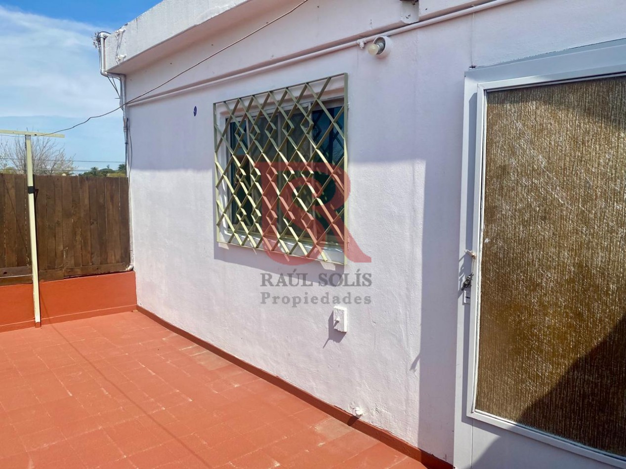 AM. Casa 3 ambientes con Local